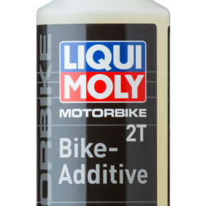 Brandstoftoevoeging tegen afzetting in in- en uitlaatkanaal voor 2T-motoren