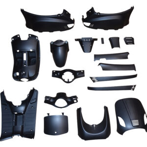 Beplatingsset mat zwart (matte finish) met stuurkappen voor de ronde koplamp | Div. Chinese LX-imitatie scooters | IVA Lux - BTC Riva 1 - Turbho RL-50 / RL50S - VOM Venice - AGM VX - Benelli - Berini Napoli - Boatian - Santini Capri - LaSouris Vespelini