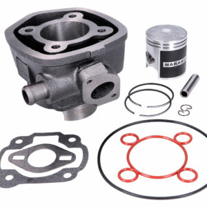 Cilinder Naraku 70cc. Geschikt voor Aprilia Area 51/ Gulliver / Rally / SR (’94-00) / SR Stealth / SR Netscaper / Scarabeo / Sonic - Benelli 419 / K2 - Beta Ark / Eikon - Italjet Dragster - Malaguti F12 Phantom / F15 Firefox - Yamaha Aerox / Jog RR.